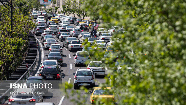ترافیک نیمه سنگین در ۴ محور منتهی به تهران بارش باران در محورهای شمالی کشور