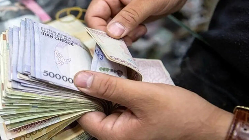 تصمیم جدید مجلس افزایش پلکانی حقوق ها تا ۴۵ درصد