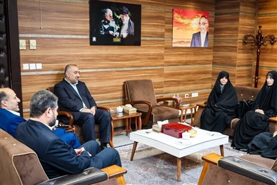 تقدیر رئیس سازمان زندان ها از دختر شهید ذوالفقاری با رتبه ۲۸ کنکور