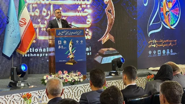 خضری زمان شعارزدگی به پایان رسیده است دانشگاه ها باید به نسل های جدید مجهز شوند
