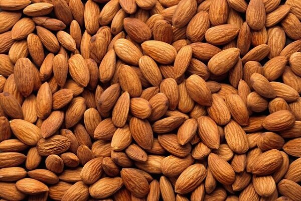 خواص شگفت انگیز مصرف ۷ عدد بادام درای ناشتا برای سلامت جسم و روان