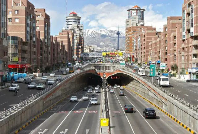 خیابان های تهران در پنجشنبه ای دیگر تردد آرام و روان را تجربه می کند