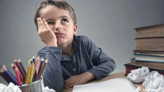 در تکالیف مدرسه بچه ها همراهی کنیم یا دخالت