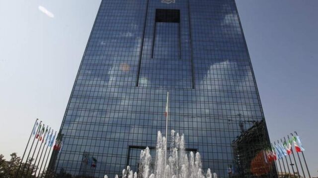 دفاع فرزانی از سیاست ارزی مداخله بانک مرکزی ضروری بود