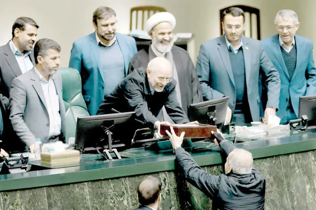 دولت در چاله بدهی از بانک ها تا کشاورزان
