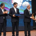 رئیس جمهور از دانش آموز سما زنجان دارنده مدال برنز بین المللی نامه نگاری تجلیل کرد