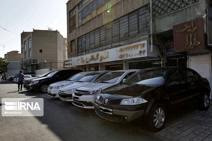 رکود بازار خودرو و جهش قیمتی عجیب خودروهای هیبریدی