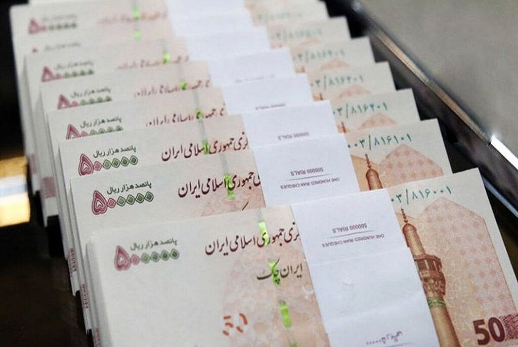 رییس سازمان برنامه و بودجه افزایش حقوق در لایحه آذرماه بررسی می شود