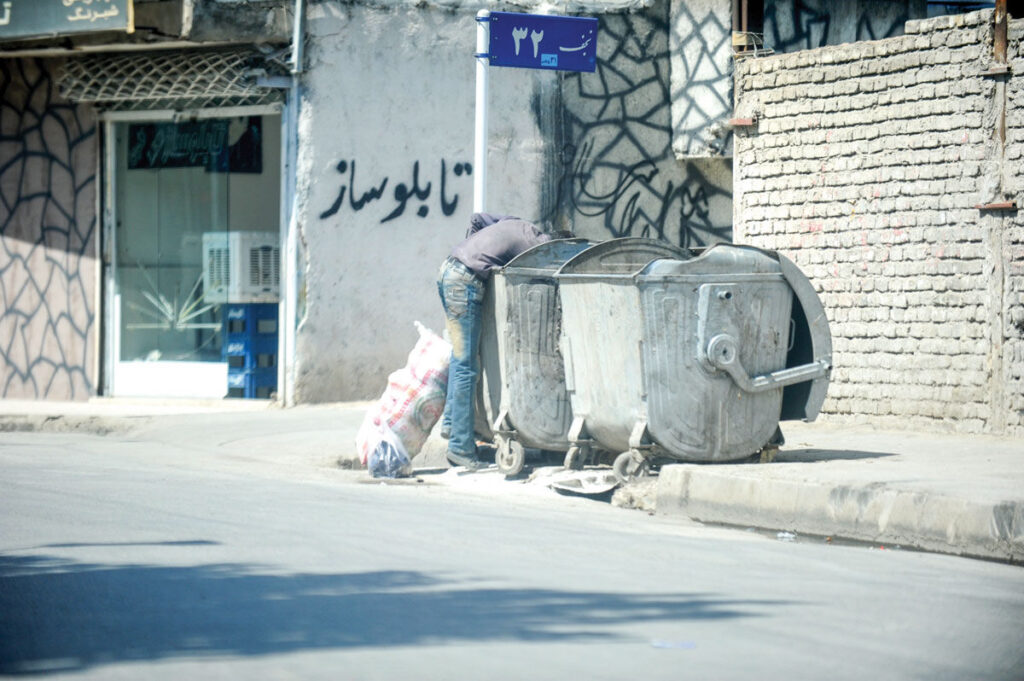 زباله گردی نان از دل دورریزها و سود در جیب دیگران
