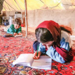 سایه بی عدالتی آموزشی زیر چادر مدارس عشایری سنگینی می کند سهم کوچک کودکان کوچ نشین