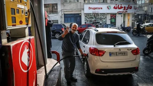 شریعتی مبنای قانونی کارمزد ۱۰۰۰ تومانی در پمپ بنزین ها باید شفاف شود