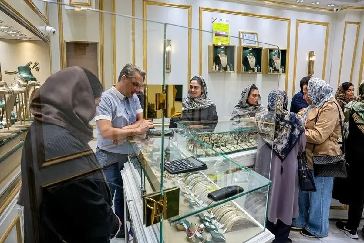 طلا ۱۸ عیار امروز پنجشنبه به قیمت ۲۷ میلیون و ۵۵ هزار تومان رسید