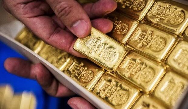 قیمت جهانی طلا امروز ۸ آبان عقب نشینی به ۴۰۰۰ دلار