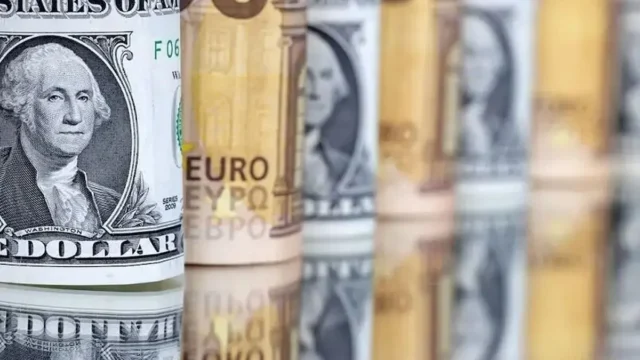قیمت دلار آزاد به ۲۶۹۵۰۰ تومان رسید و بازدهی هفتگی زیر یک درصد