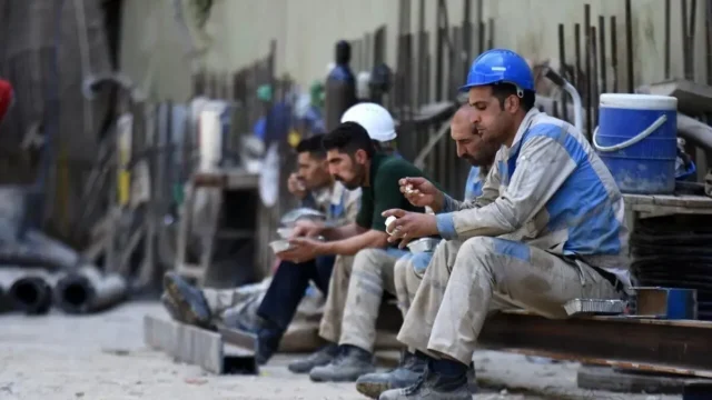 مجلس بار دیگر به بررسی افزایش دستمزد کارگران پرداخت
