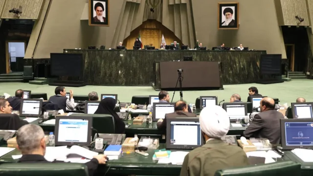 مجلس به دنبال ۸ استیضاح نمایندگان وزرا را به چالش می کشند