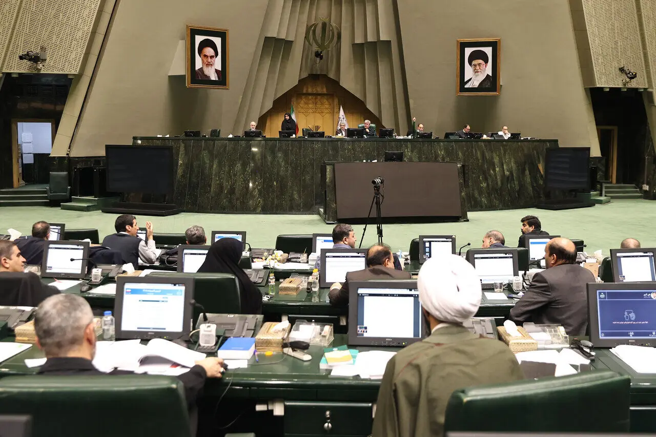 مجلس به دنبال ۸ استیضاح نمایندگان وزرا را به چالش می کشند