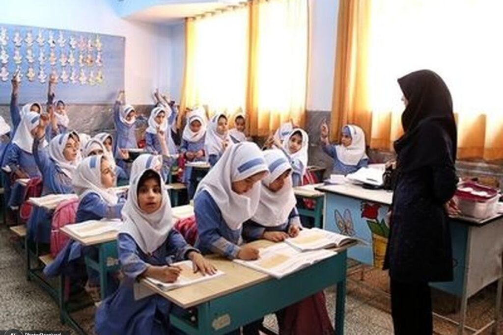 مجلس در پی تعیین حقوق ۷۰ میلیون تومانی فرهنگیان برای سال ۱۴۰۶