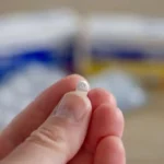 محاصره هوایی و افزایش هزینه های دارویی آینده واردات دارو در خطر است