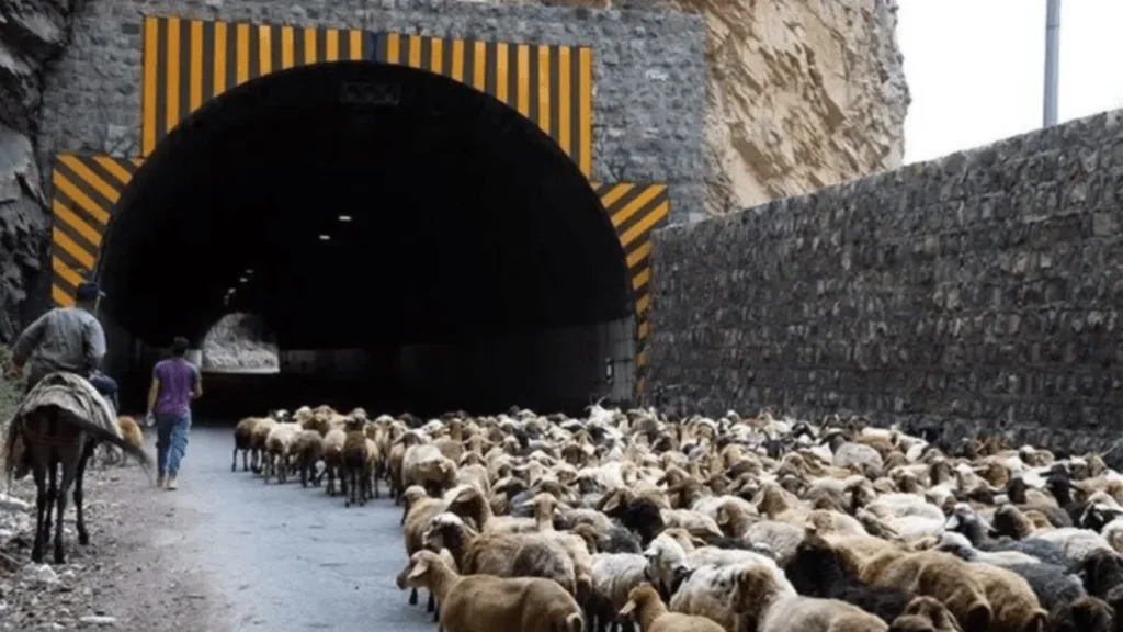 محور کندوان دوشنبه بسته می شود
