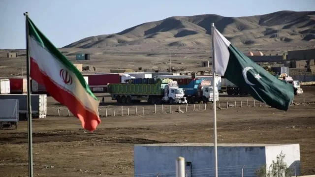مرز ایران و پاکستان پس از تعطیلی چندروزه بازگشایی شد