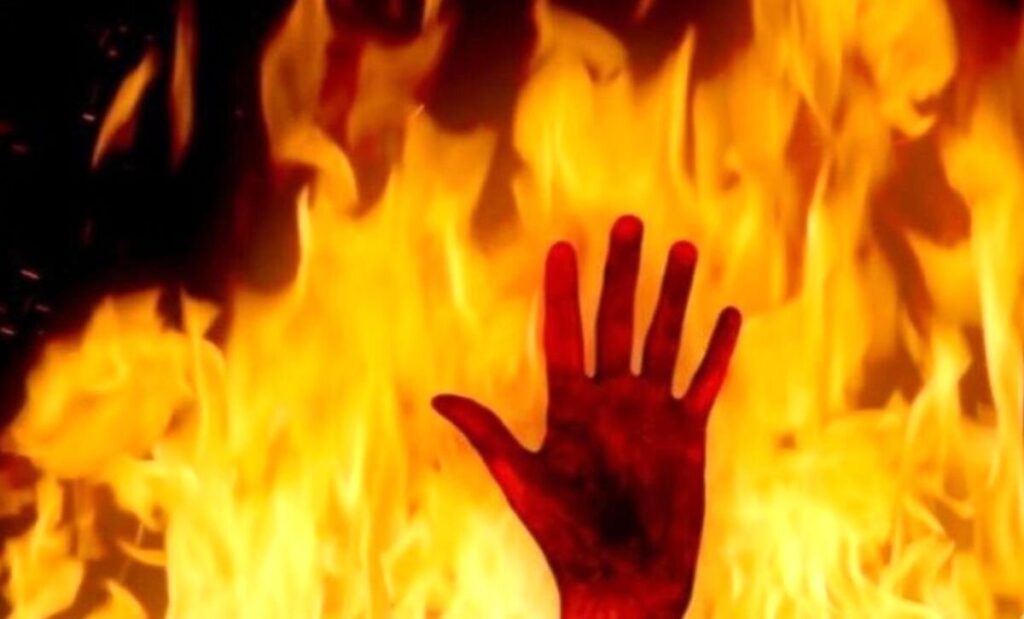 مرگ مرد ۷۰ ساله در آتش سوزی عمدی در نبرد جنوبی عامل آتش سوزی خودکشی کرد