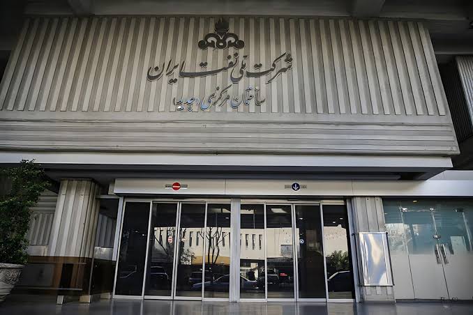 مسدود شدن حساب ملی نفت ایران تأثیر بر پرداخت حقوق کارکنان