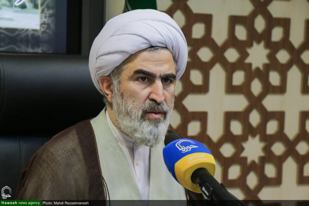 معاون آموزش حوزه های علمیه در نشست مدیران و معاونان آموزش مدارس سفیران هدایت ضمن تشریح برنامه های این معاونت برای ارزیاب