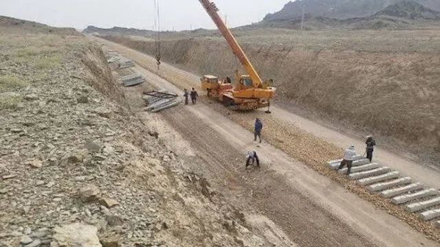 معوقات مزدی کارگران پروژه راه آهن چابهار به زاهدان از اخراج می ترسیم