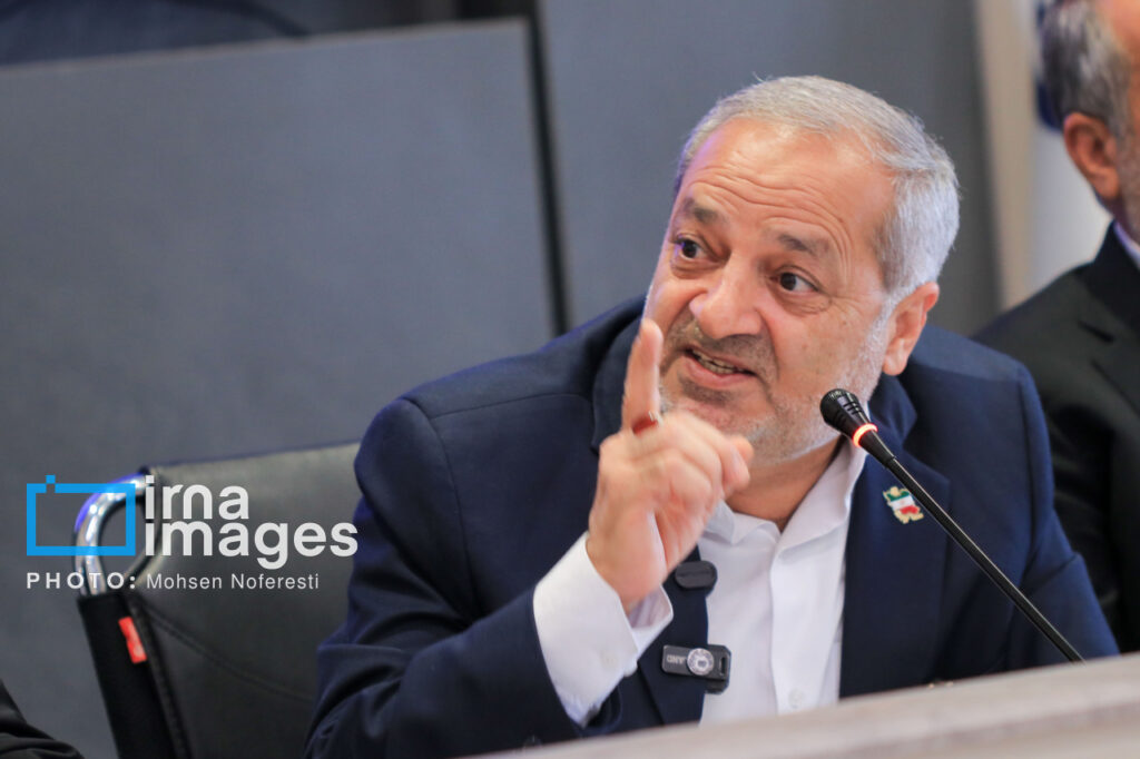 ملت ایران با ایستادگی در برابر ۲ ابرقدرت عظمت خود را به جهان نشان داد