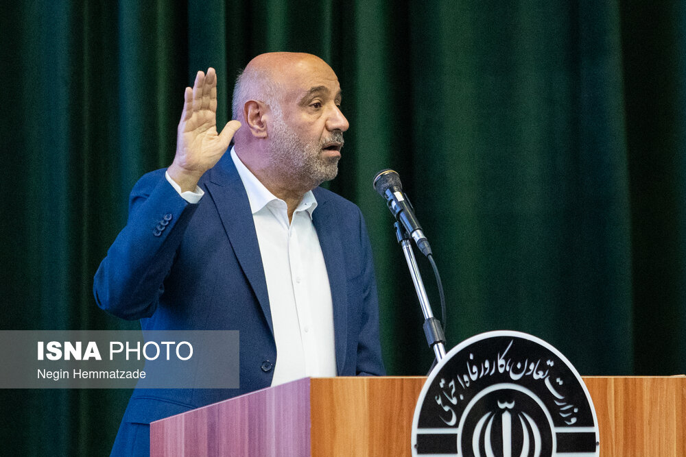 میدری همسان سازی حقوق بازنشستگان به تعویق افتاده است