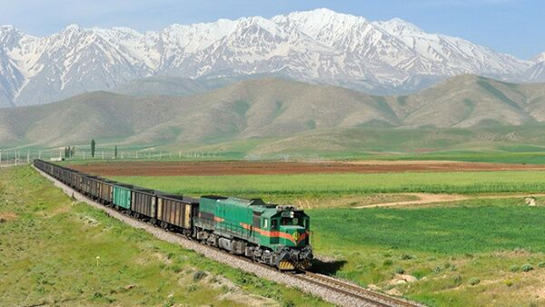 نخستین قطار صادراتی ایران به چین اعزام شد