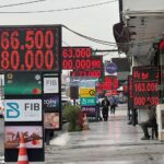نرخ رسمی دلار در عراق به ۱۵۲۰ دینار رسید بازار آزاد همچنان بالاتر از این رقم است