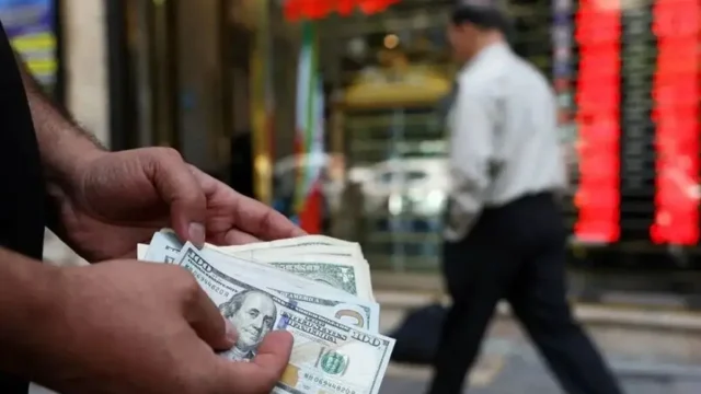 نوسان قیمت دلار و طلا در پنجشنبه ۳۰ مهر ۱۴۰۵