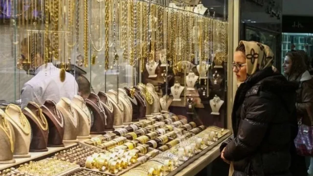 نوسان محدود قیمت دلار و طلا در بازار آزاد ۲۷ مهر