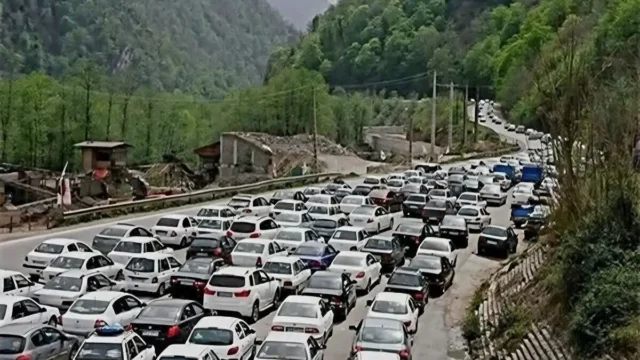 هشدار به مسافران شمالی ترافیک سنگین در آزادراه تهران شمال و جاده چالوس