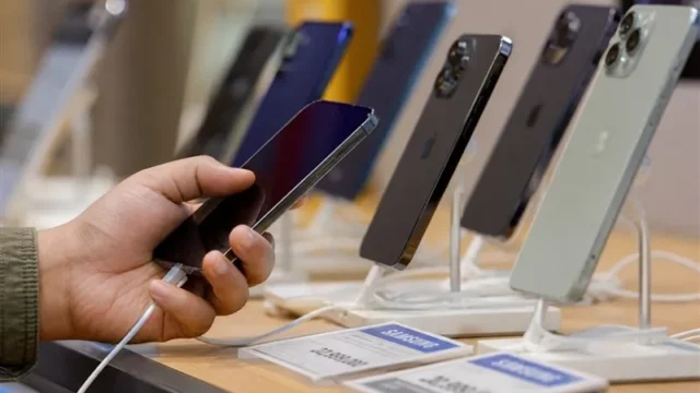 هشدار درباره افزایش قیمت موبایل با محدودیت واردات