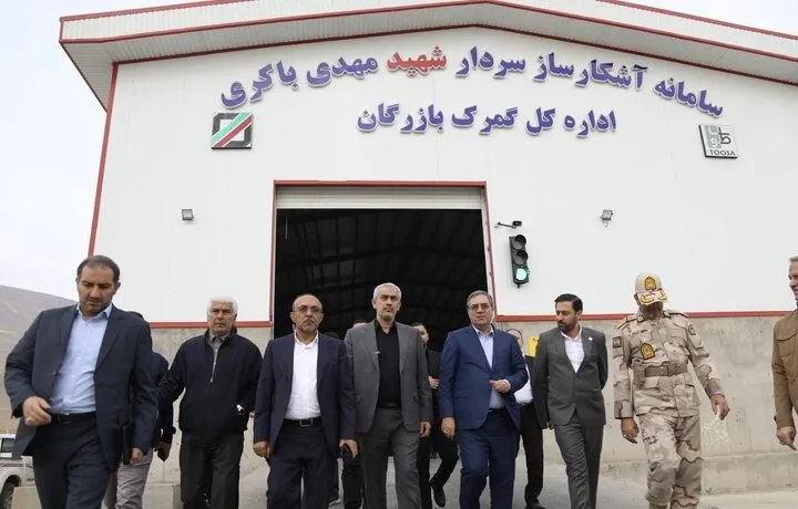 وزیر اقتصاد گیت ها و خطوط مرز بازرگان افزایش می یابد