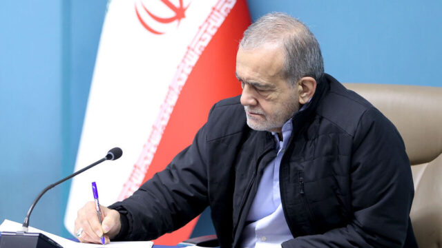 پزشکیان ایران با جوانانش بر قله های افتخار ایستاده است