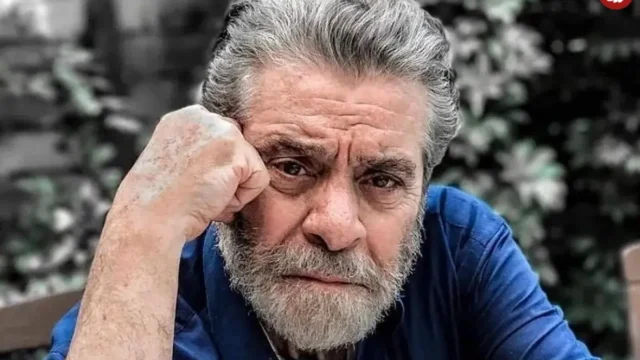 چای نوشی بهروز وثوقی در کنار خانواده سفری به دهه ۵۰