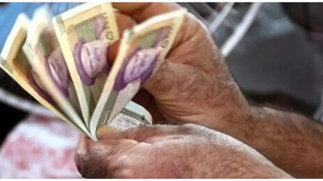 کارگران با دستمزدی کمتر از ۱۰ روز زندگی می کنند