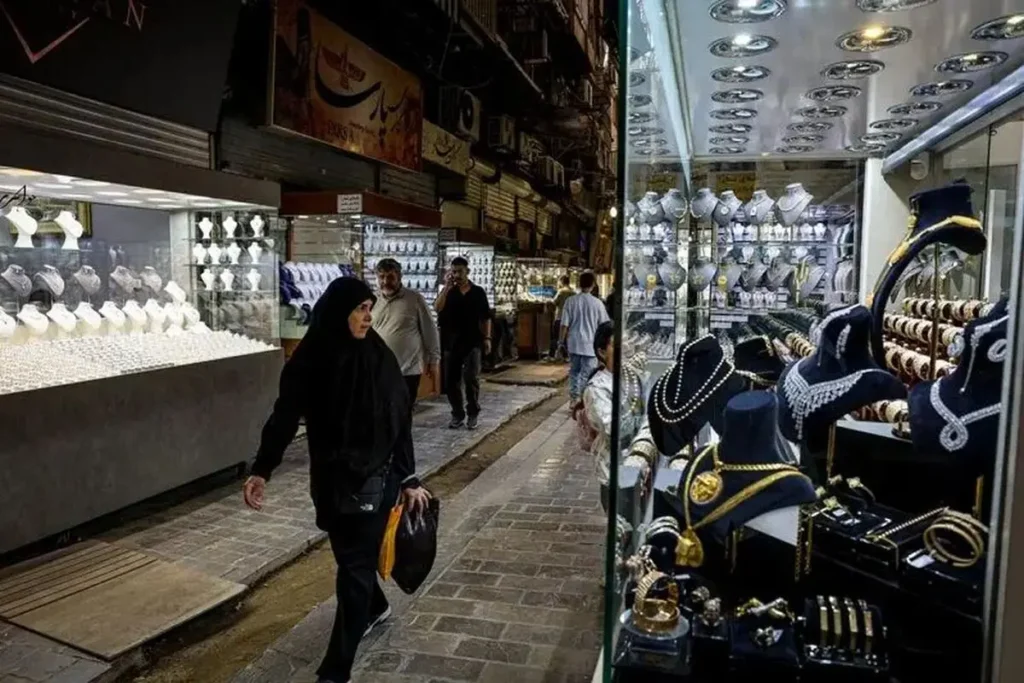 کاهش قیمت دلار و طلا در بازار امروز دوشنبه ۲۰ مهر