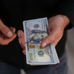 کاهش ۱۱ هزار تومانی قیمت دلار در بازار آزاد