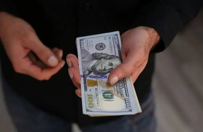 کاهش ۱۱ هزار تومانی قیمت دلار در بازار آزاد