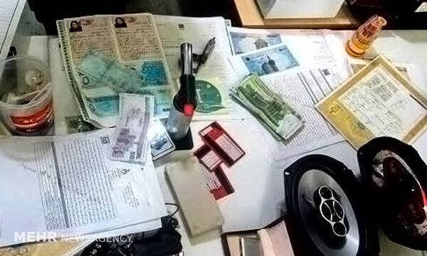 کشف ۵۰ وکالت نامه جعلی ملکی به ارزش ۳۰۰ میلیارد تومان