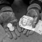کمر مردم در حال شکستن است معیشت باید اولویت دولت باشد