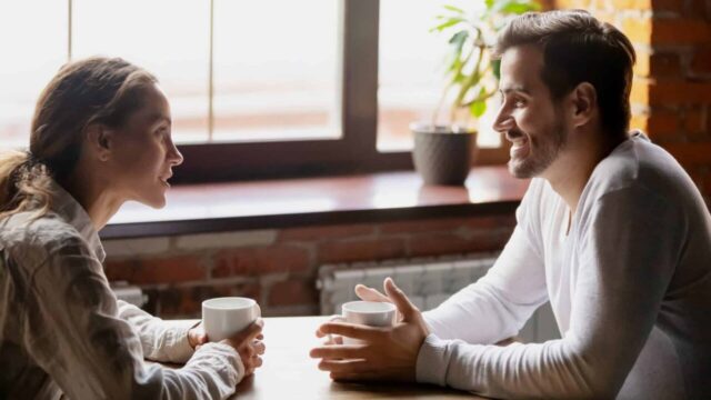 ۵سال است شوهر دارم هروقت می خواهم با او صحبت کنم مسخره ام می کند